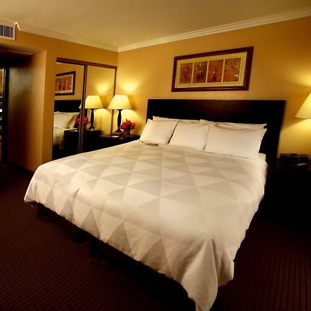 Buena Park Grand Hotel & Suites Quarto foto