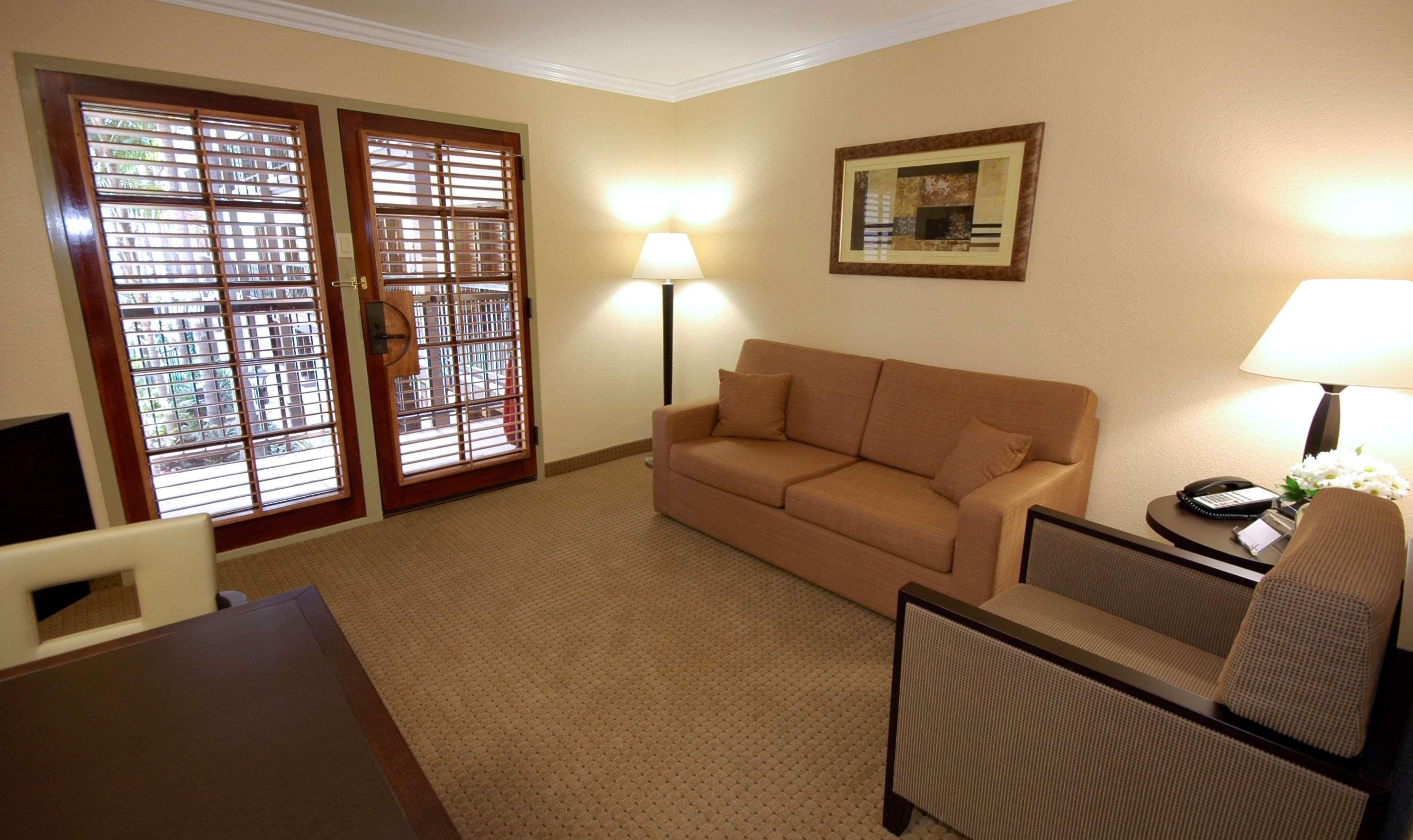 Buena Park Grand Hotel & Suites Exterior foto